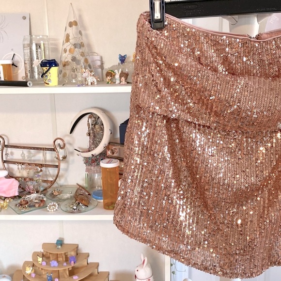 TULAROSA Rose Gold Sequins Skort - Picture 7 of 16